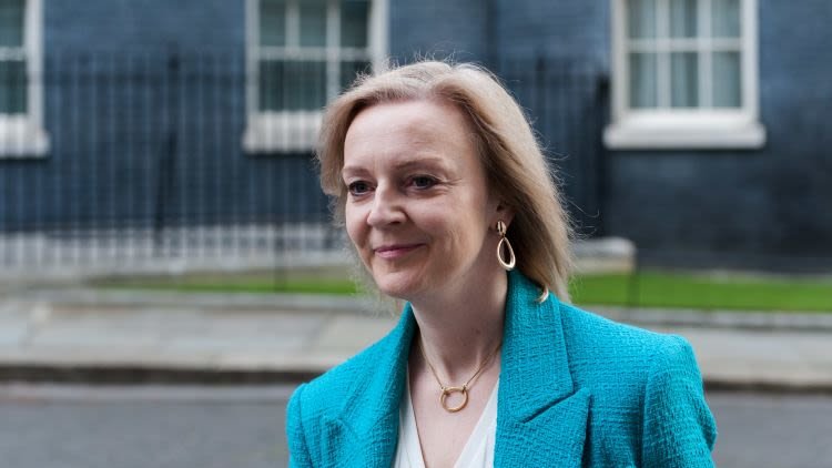 UK Will Share Coronavirus Vaccines With Other Countries Only After It's Hit Roll Out Targets, Liz Truss Says