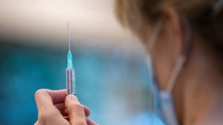 Under-40s To Be Offered Alternative Vaccines To AstraZeneca Over Blood Clot Concerns