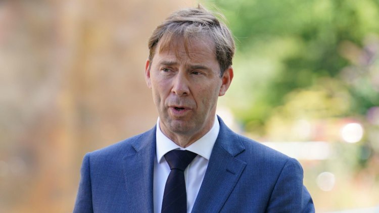 Senior Tory Accuses Boris Johnson Critic Of “Very Serious Mistake” Over Missing Vote