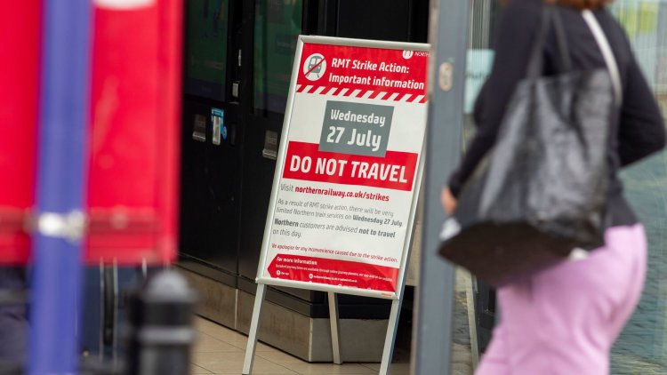Lord Berkeley: It’s not too late for ministers to get round the table with the unions and end the rail strikes