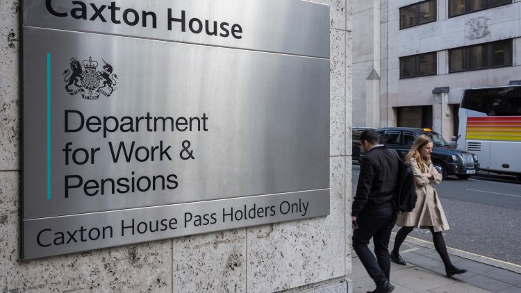 Benefit Delays For Ukrainian Refugees Leave British Families Turning To Crowdfunding