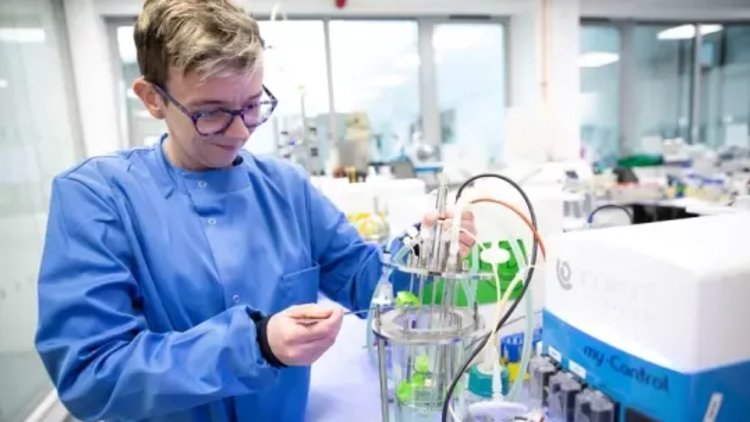 University to share in £100 million funding to lead major science and technology hub to reduce plastic waste