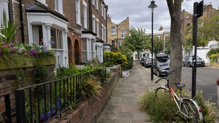 Man Arrested After Fires At Homes Linked To Keir Starmer