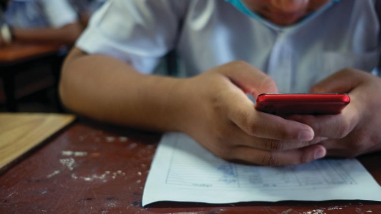 Teachers need the force of the law to make schools phone-free