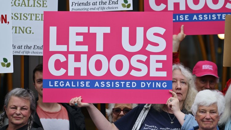 I've delivered palliative care as a doctor – we must give patients choice at the end of life