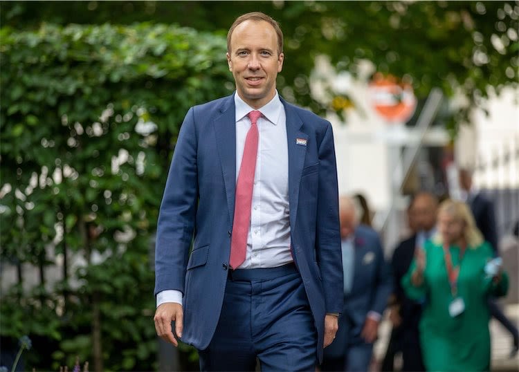 pics Matt Hancock Kissing labour calls for matt hancock to be