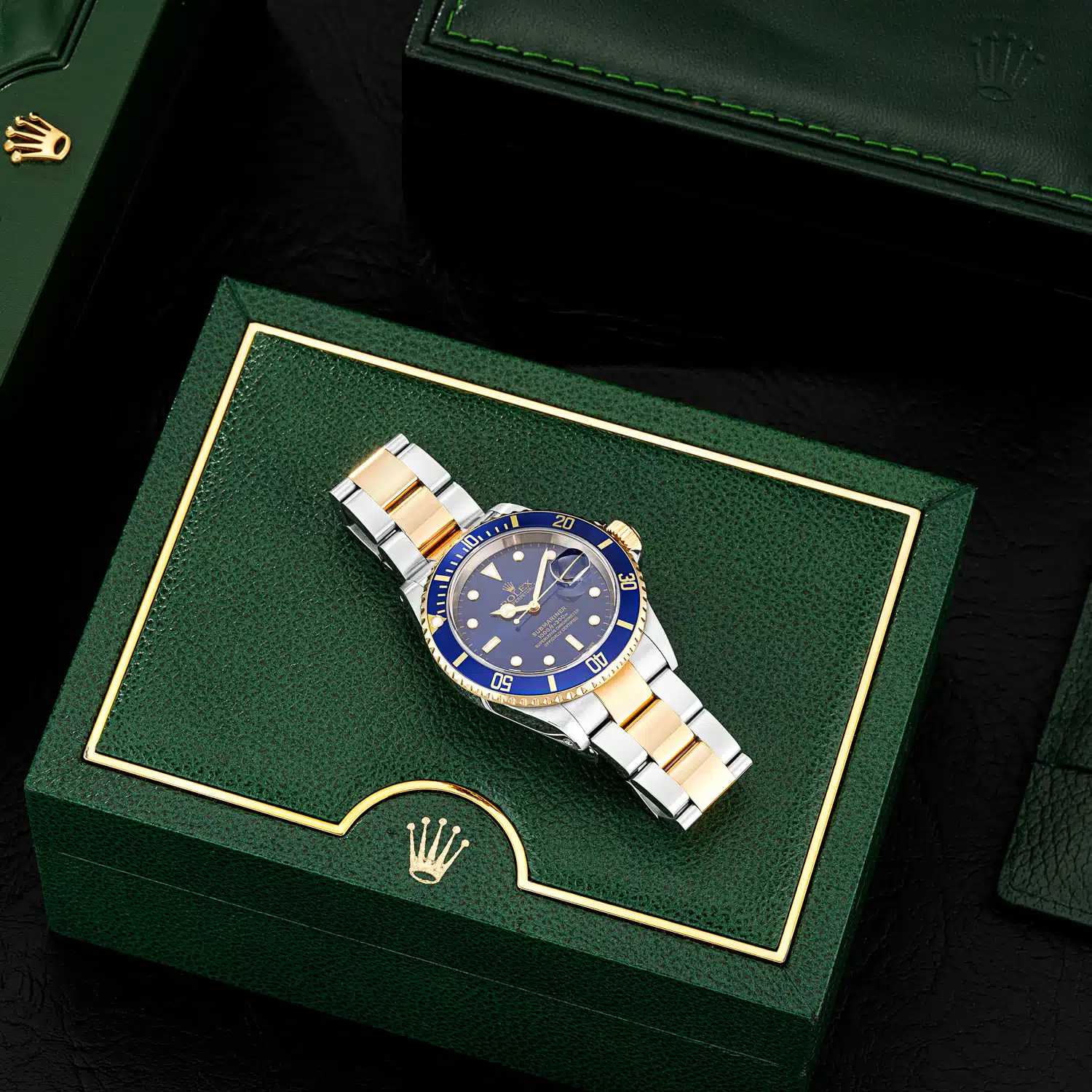 Watch retouching - luxury timepiece with reflection control