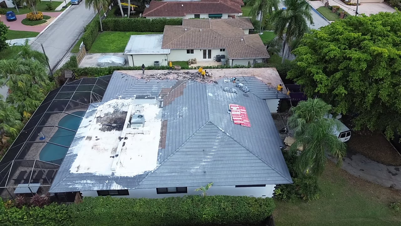 Lionz Roofing crew in Davie