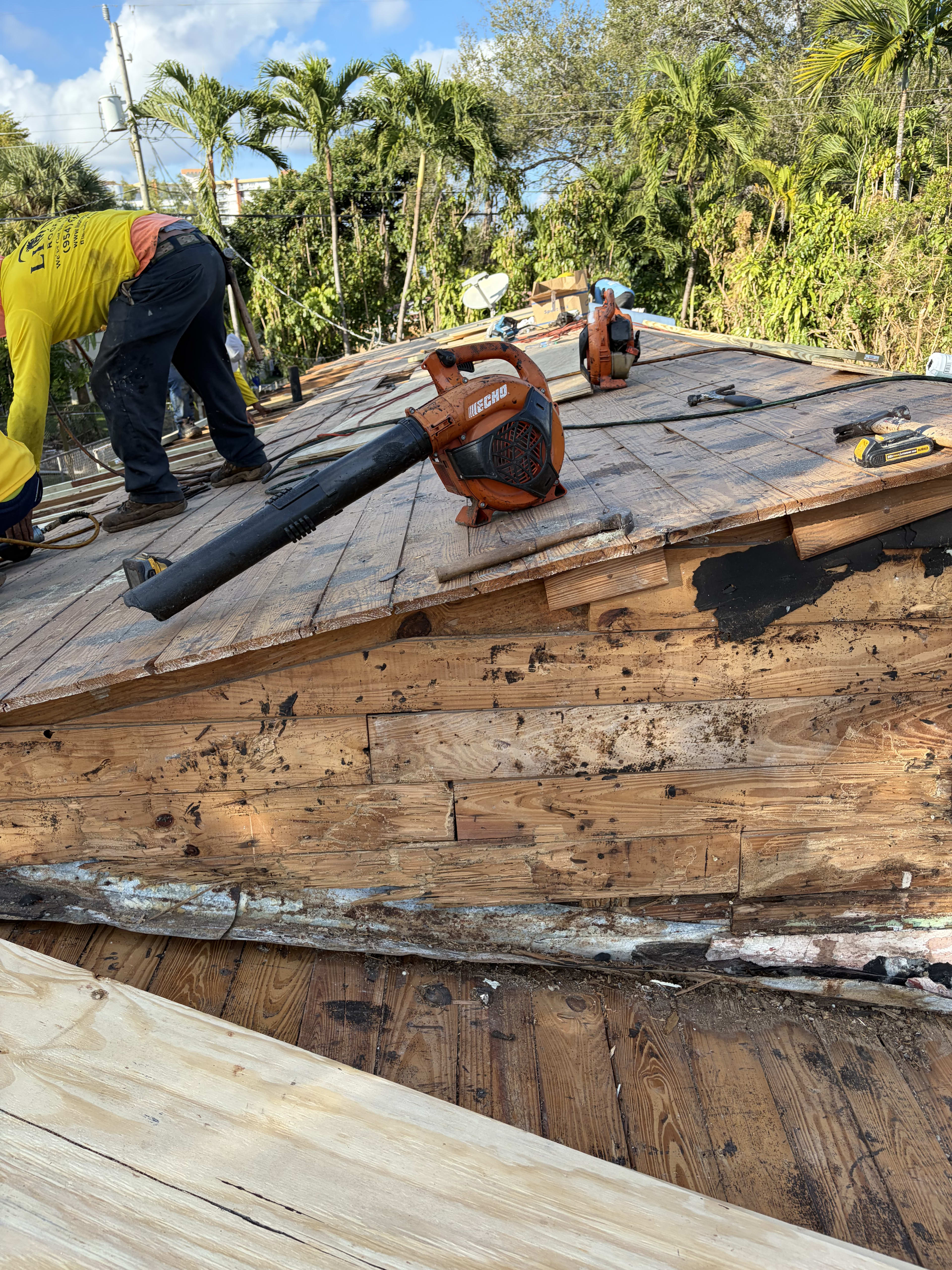 Lionz Roofing crew in North Miami Beach
