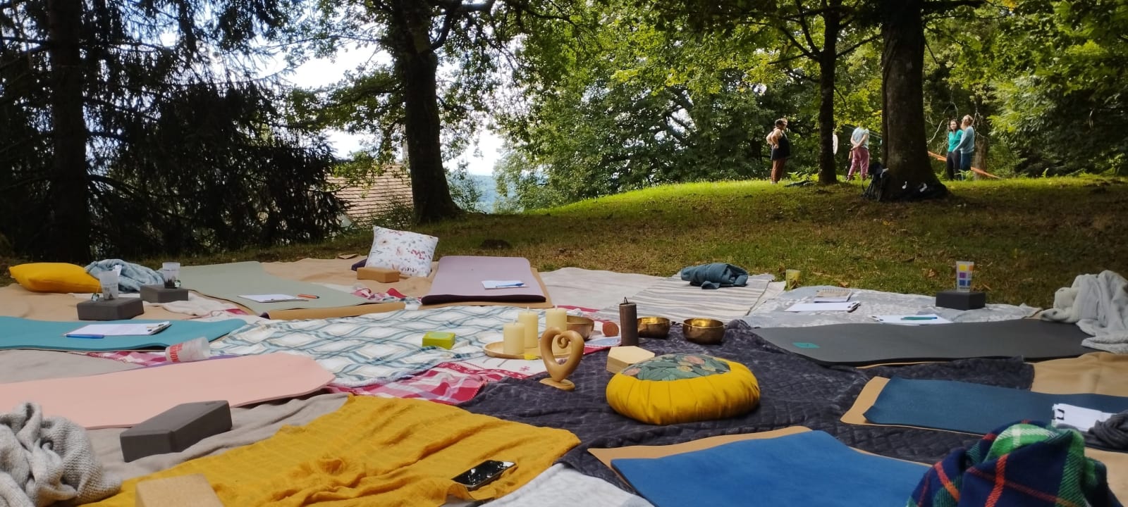 Célébrer l'été avec le Yoga, la Voix, l'écriture et le mouvement dansé.