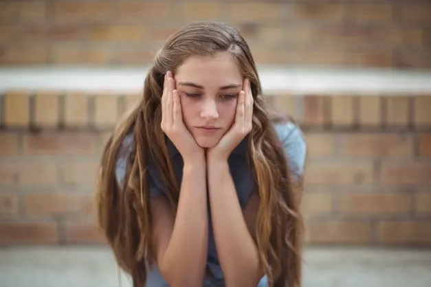 How An Emotionally Absent Mother Affects Her Daughter’s Life