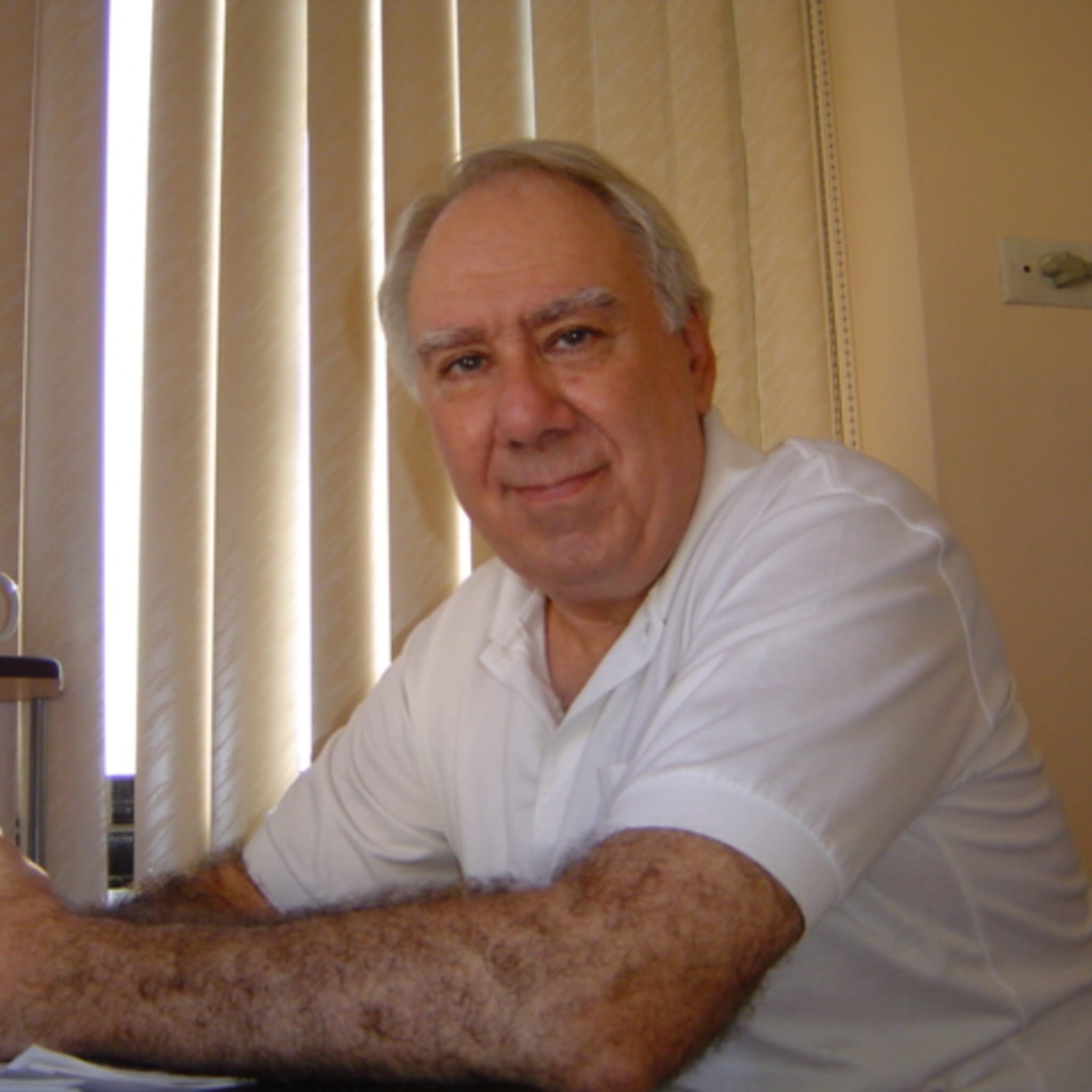 Dr Graham L