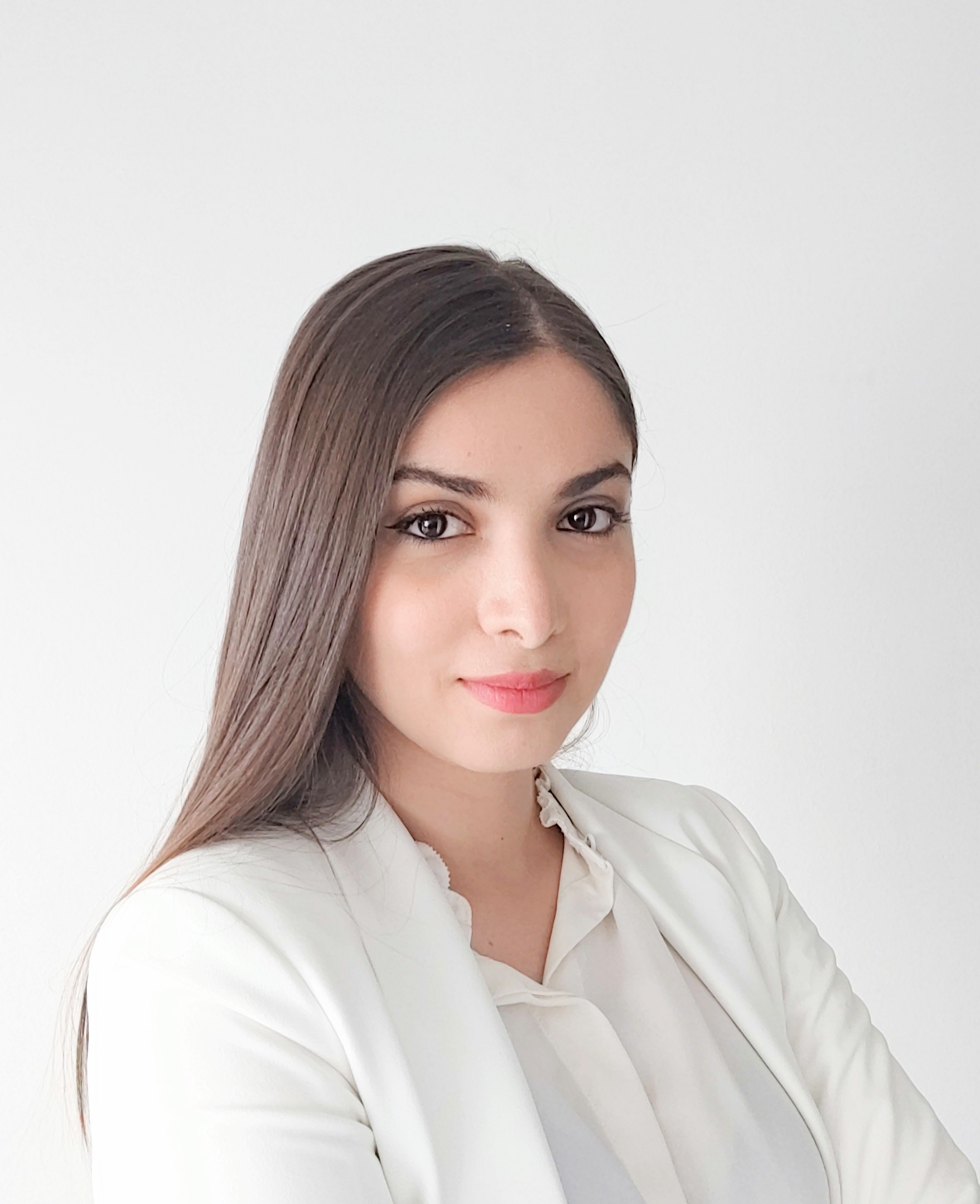 Bella Pahlevan | Psychotherapist in Toronto, Canada