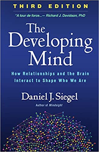 Book cover of The Developing Mind by Daniel J. Siegel, exploring relationships and brain development.
