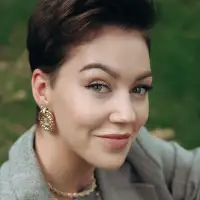 ViktoriaNazarovproviding services inStourbridge