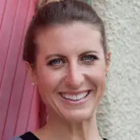 JuliaMuskerproviding services inPasadena