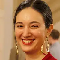 NicoleHoxhaproviding services inVienna