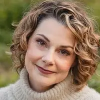 SaraOuimetteproviding services inOakland