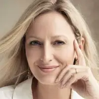 CarlinaMagnanproviding services inCannes