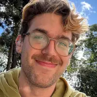 MuriloNotelhoproviding services inCuritiba