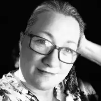 LuluBraslerproviding services inCape Town