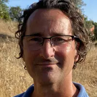 RenéLonisproviding services inSão Bartolomeu de Messines