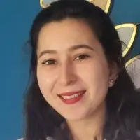 Tugce NurKosovaproviding services inİzmir