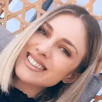 GeorgiaLepeniotiproviding services inNieuwegein