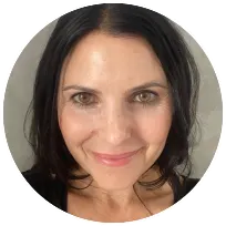 Portrait of a licensed therapist offering support for expatriates and multicultural relationships, with over 15 years of experience.