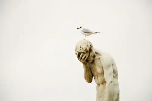 A Licensed Clinical Social Worker using neuroscience to understand the impact of trauma on emotional wellbeing and physical health, emphasizing the importance of a directed and relational therapeutic approach.