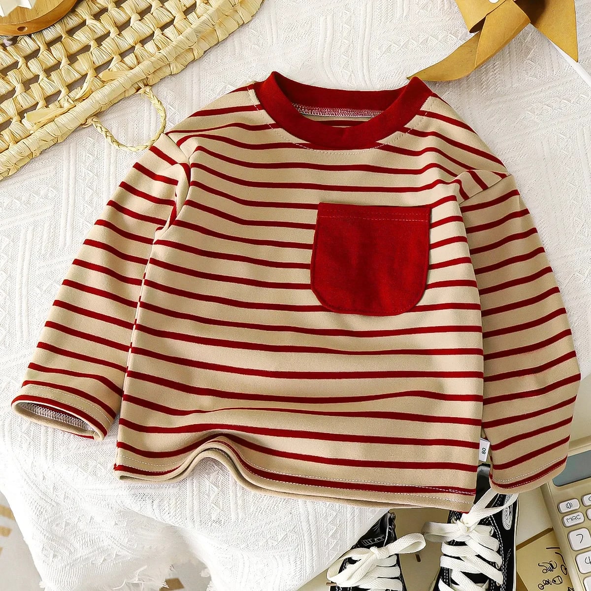 Camiseta Infantil Listrada TinySteps: Conforto e Estilo para Meninos e Meninas no Outono/Inverno 7