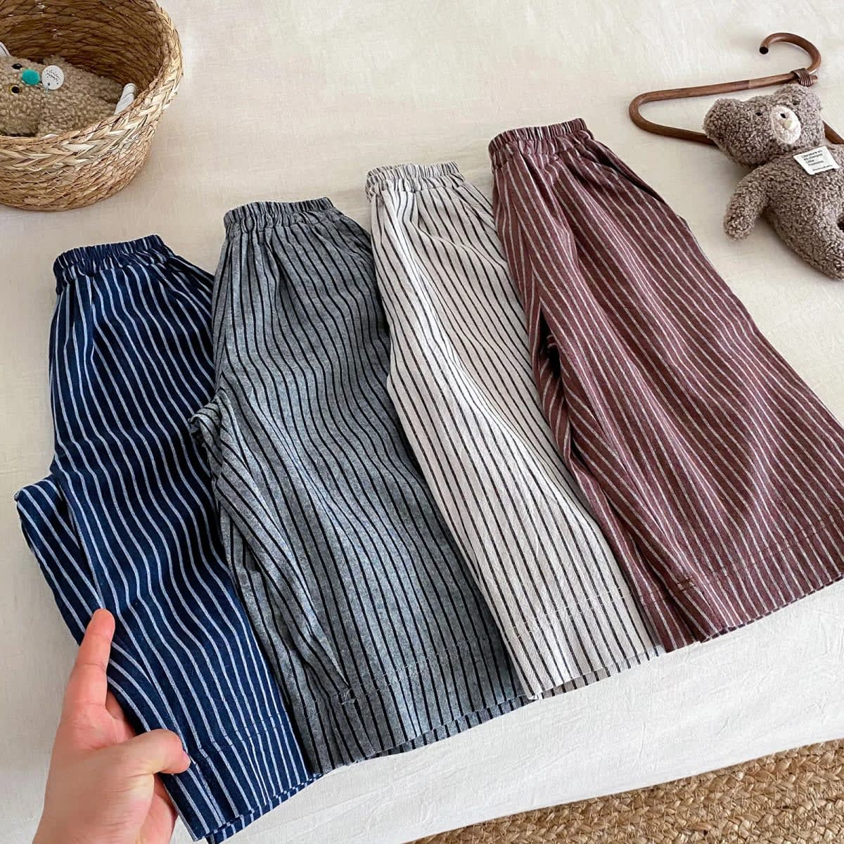 Calça Infantil Unissex Listrada Algodão e Linho TinySteps – Conforto para Bebês e Crianças de 1 a 6 Anos 3