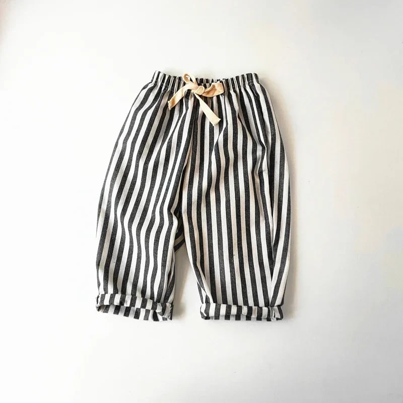Calça Infantil Harém Listrada TinySteps: Conforto e Estilo Vintage para Meninos e Meninas 3