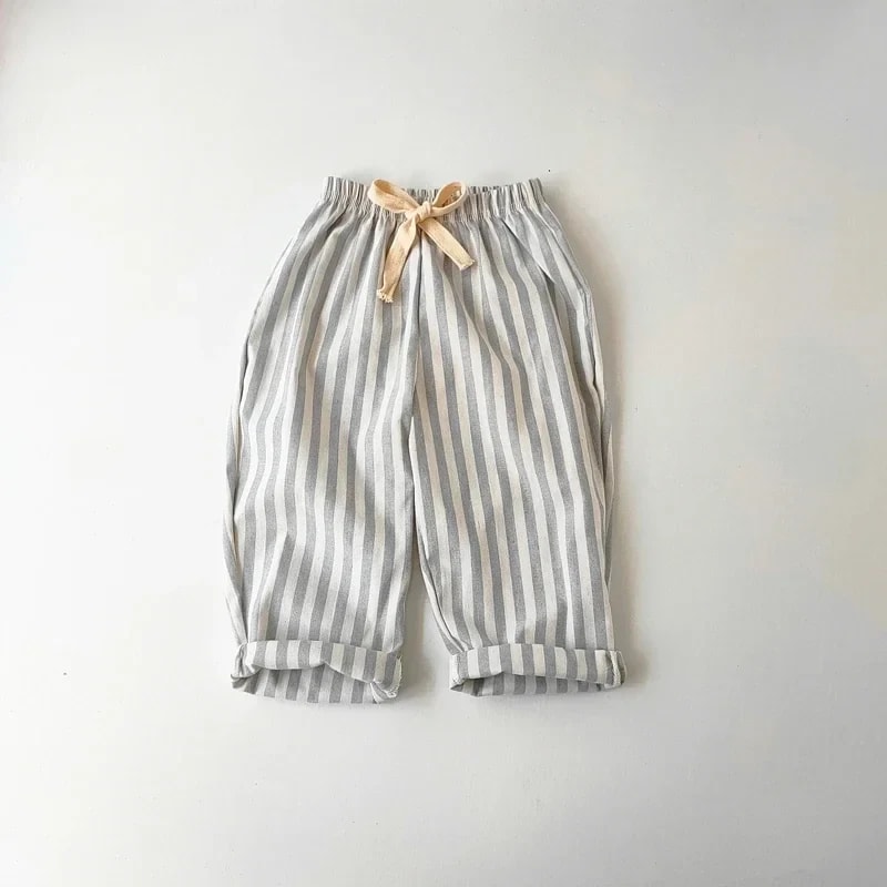 Calça Infantil Harém Listrada TinySteps: Conforto e Estilo Vintage para Meninos e Meninas 8
