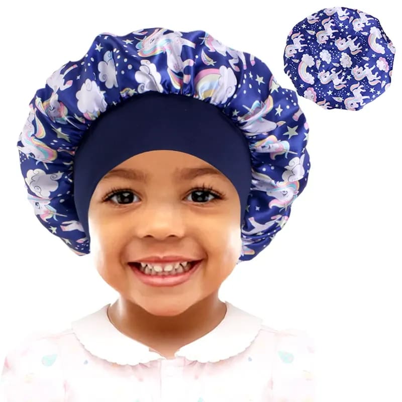 Boné Infantil de Cetim TinySteps: Proteção Antifrizz e Estilo Divertido para Cabelos Cacheados 4