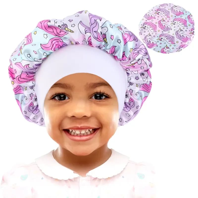 Boné Infantil de Cetim TinySteps: Proteção Antifrizz e Estilo Divertido para Cabelos Cacheados 6