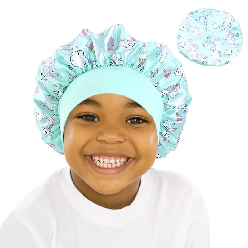 Boné Infantil de Cetim TinySteps: Proteção Antifrizz e Estilo Divertido para Cabelos Cacheados 16
