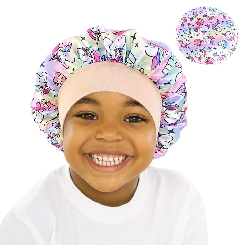 Boné Infantil de Cetim TinySteps: Proteção Antifrizz e Estilo Divertido para Cabelos Cacheados 17