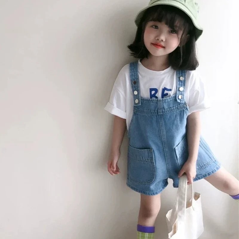 Macacão Jeans Infantil TinySteps: Conforto e Estilo para Meninos e Meninas | Suspensórios Versáteis 2