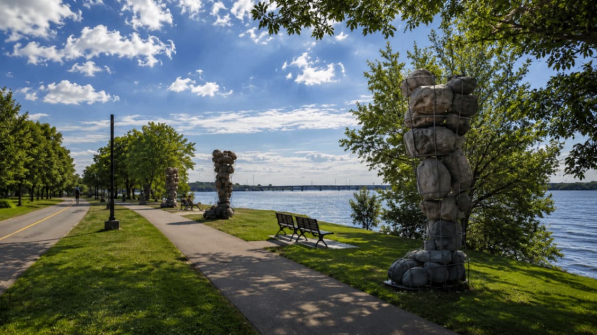 Lachine : Le Canal, le Fleuve, le REM — et des Loyers Qui Montent Vite