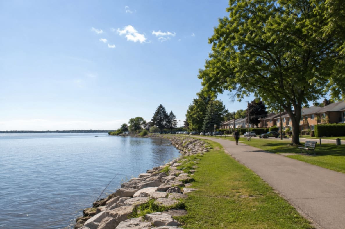 Pierrefonds-Roxboro : Le Bout de l'Île qui Garde une Plage, Quatre Parcs-Nature et un REM qui S'en Vient