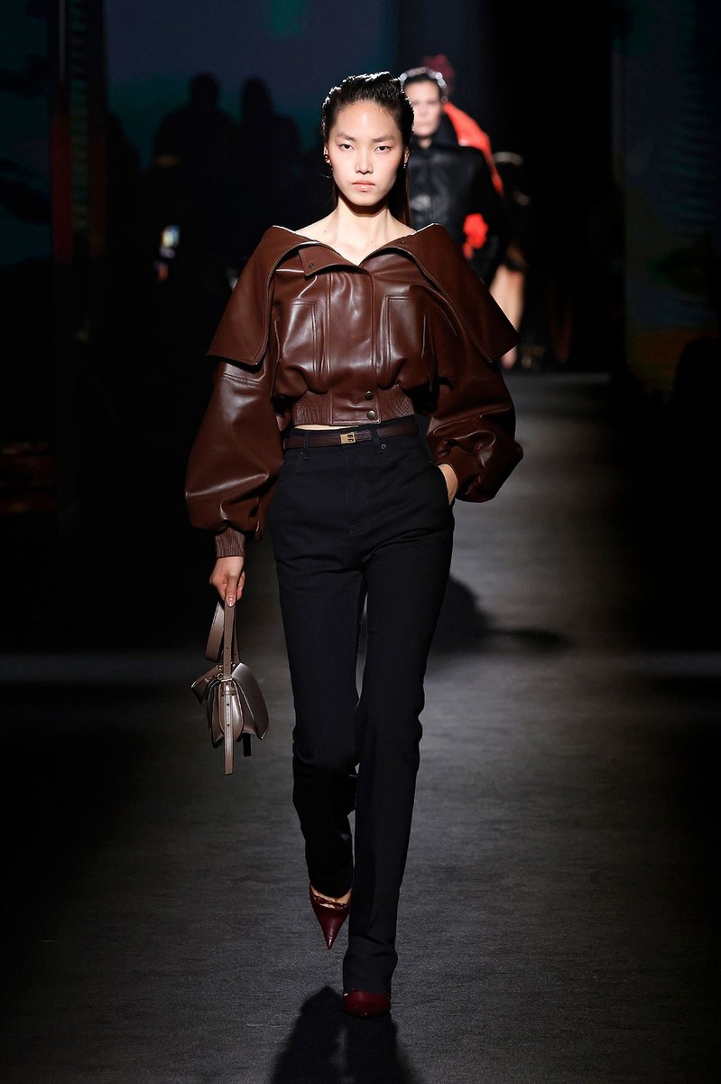 Look 15