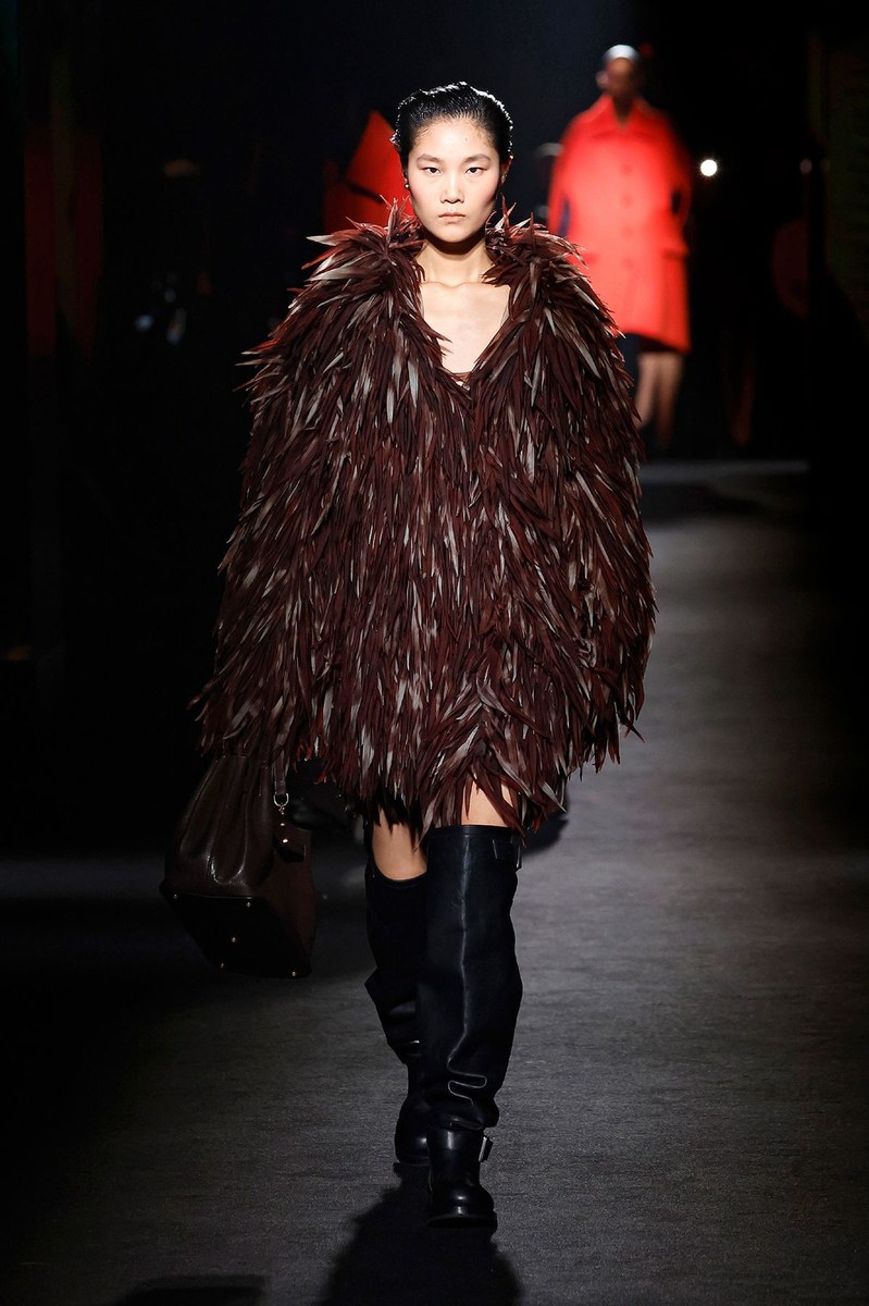 Look 16