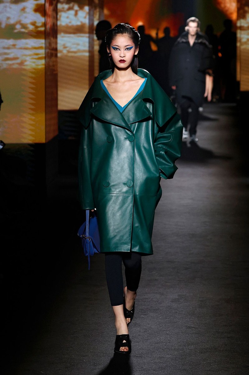 Look 28