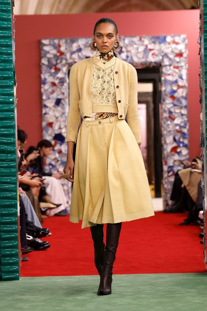 Look 10