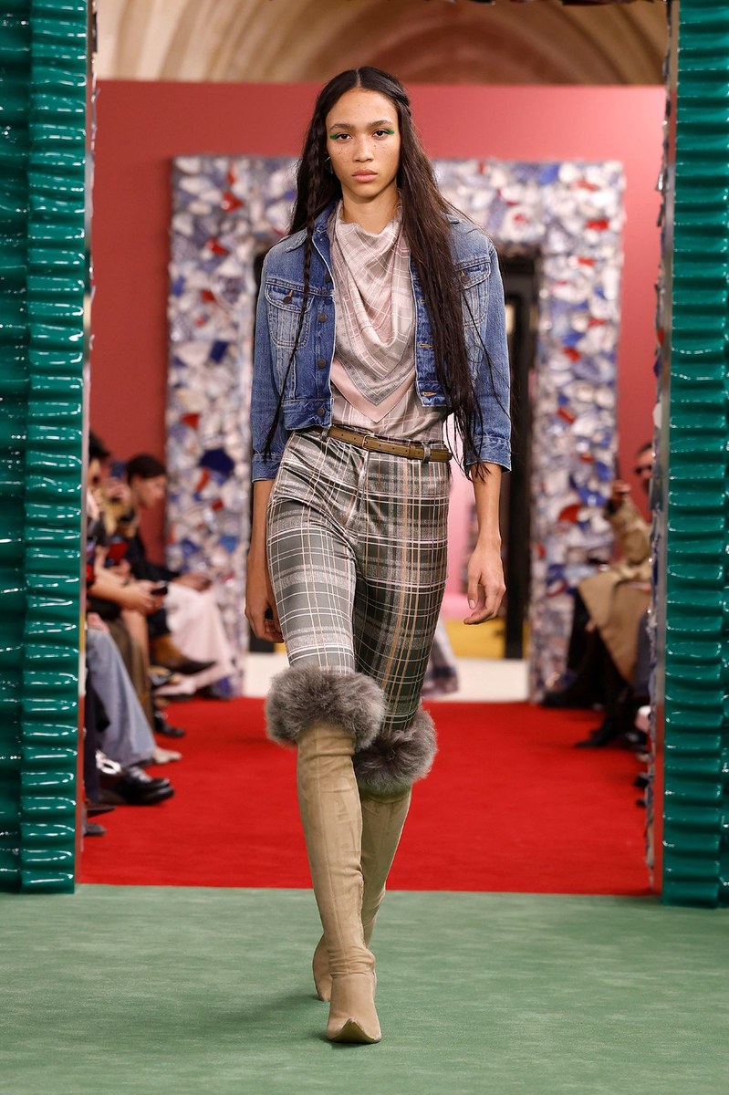 Look 16