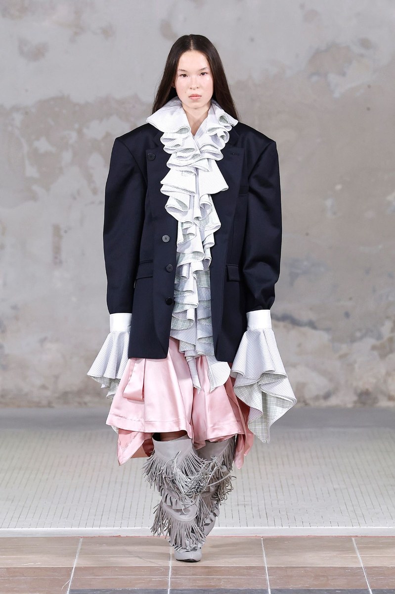 Look 16