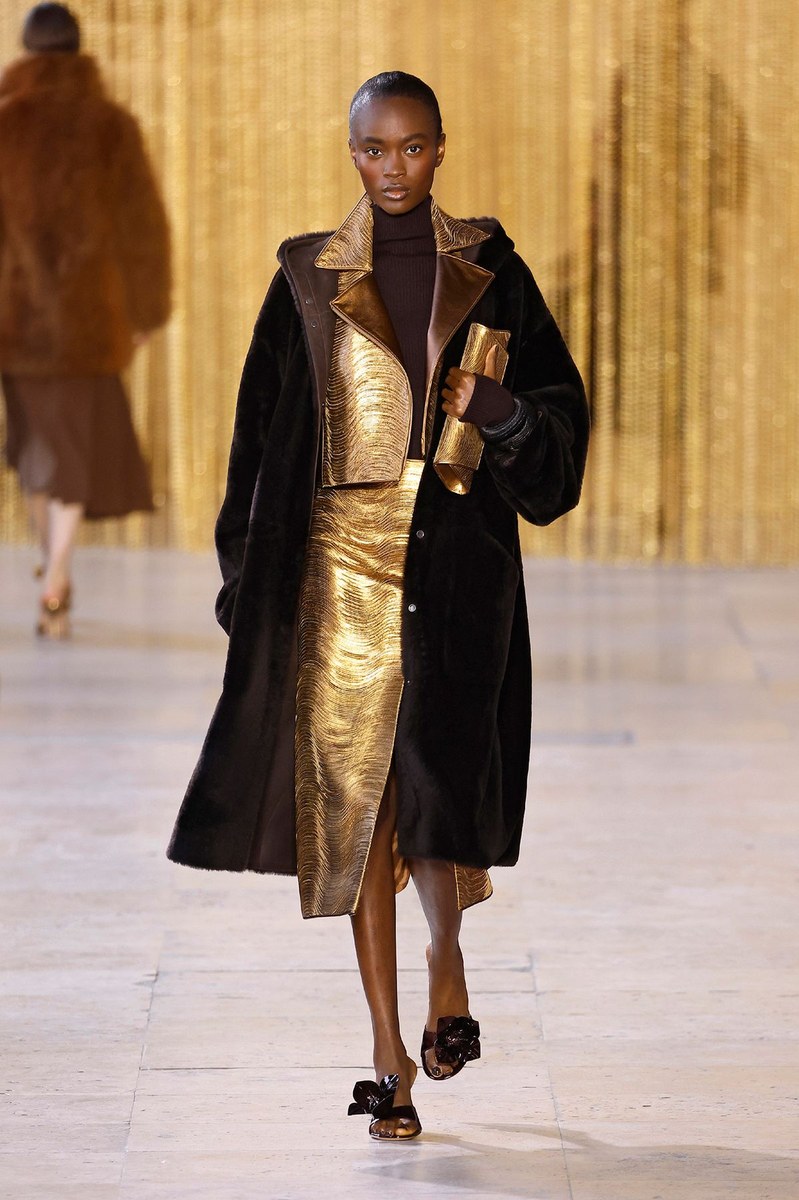 Look 10