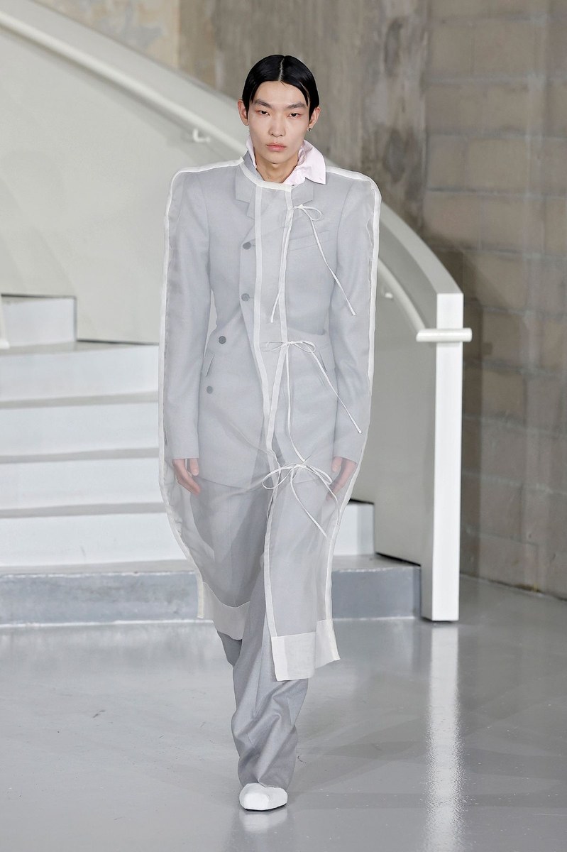 Look 16