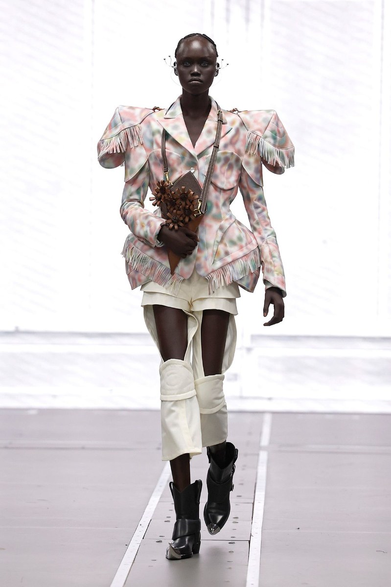 Look 3